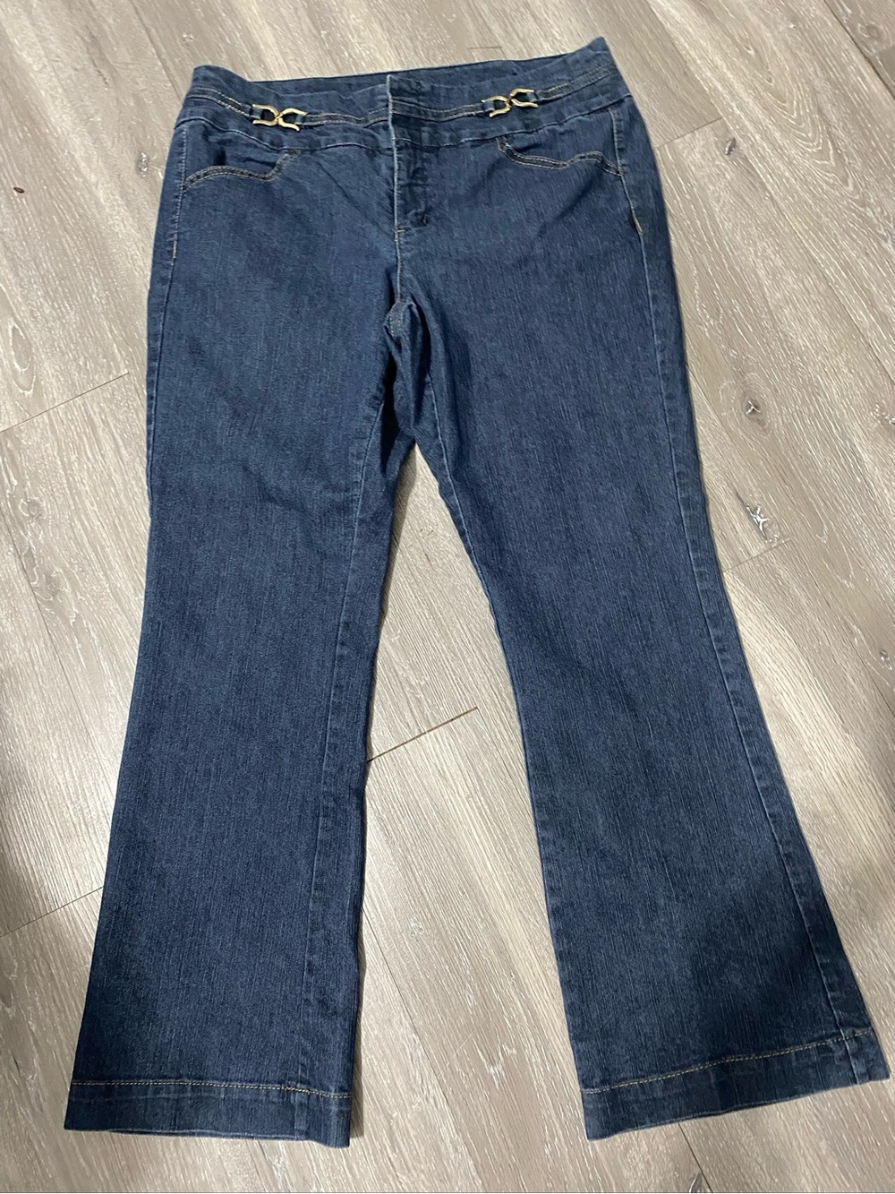 Roz & Ali Dark Wash Flare Jeans with Gold Accents size 12P